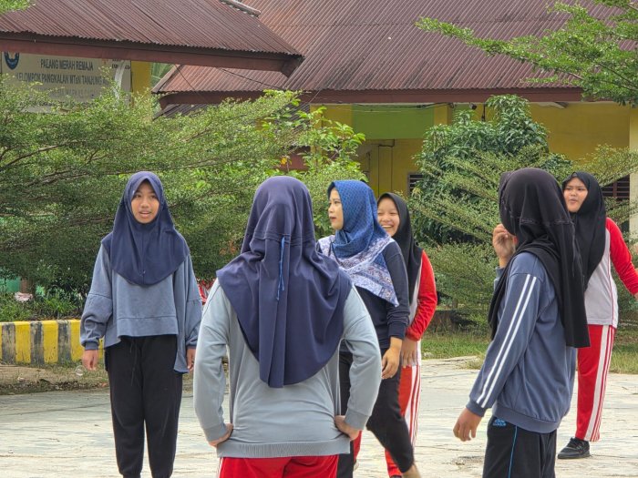 Seru dan Penuh Gelak Tawa! Lomba Tebak Kata Classmeeting MTsN 1 Bungo Sukses Curi Perhatian Seru dan Penuh Gelak Tawa! Lomba Tebak Kata Classmeeting MTsN 1 Bungo Sukses Curi Perhatian