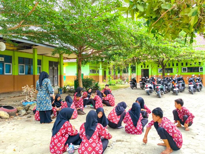 Eksperimen Eureka! di Bawah Pohon: Siswa MTsN 1 Bungo Selidiki Hukum Archimedes