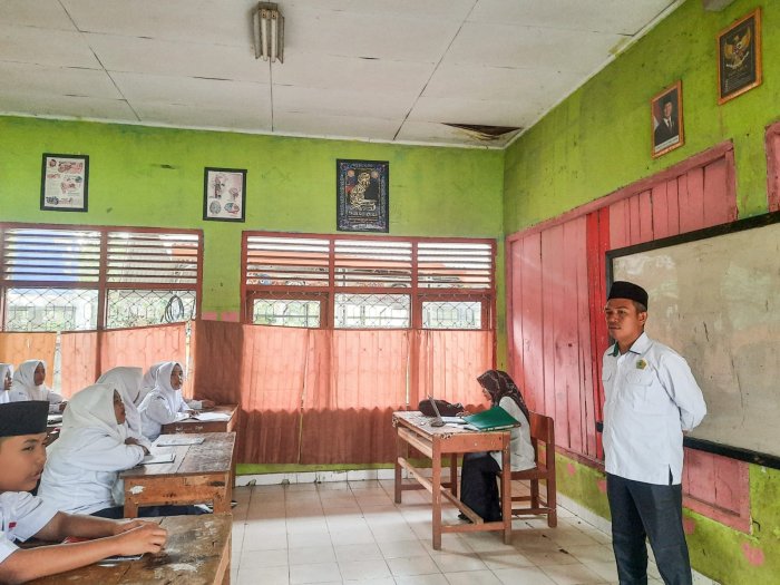 Madrasah Hadirkan Kepedulian, MTsN 1 Bungo Galang Simpati untuk Keluarga Peserta Didik yang Ditimpa Musibah