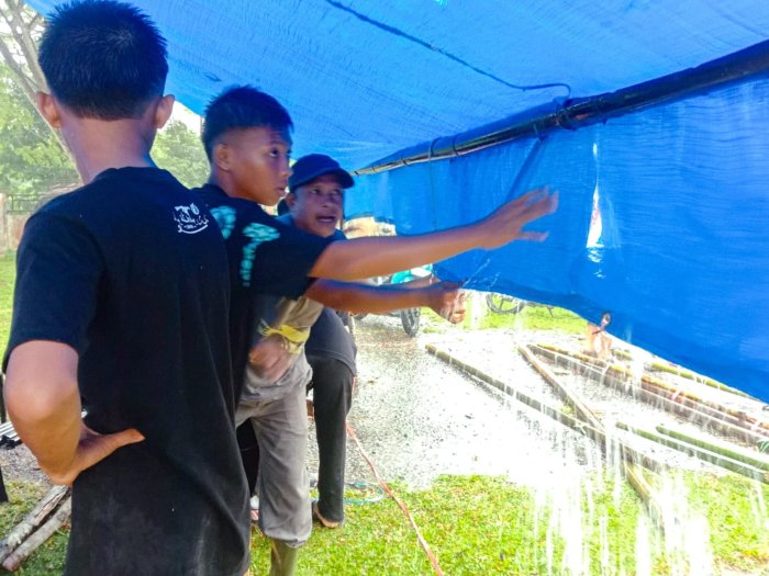Hujan Deras Tak Patahkan Semangat: MTsN 1 Bungo Tuntaskan Pendirian Tenda di Lokasi Jamran Hujan Deras Tak Patahkan Semangat: MTsN 1 Bungo Tuntaskan Pendirian Tenda di Lokasi Jamran