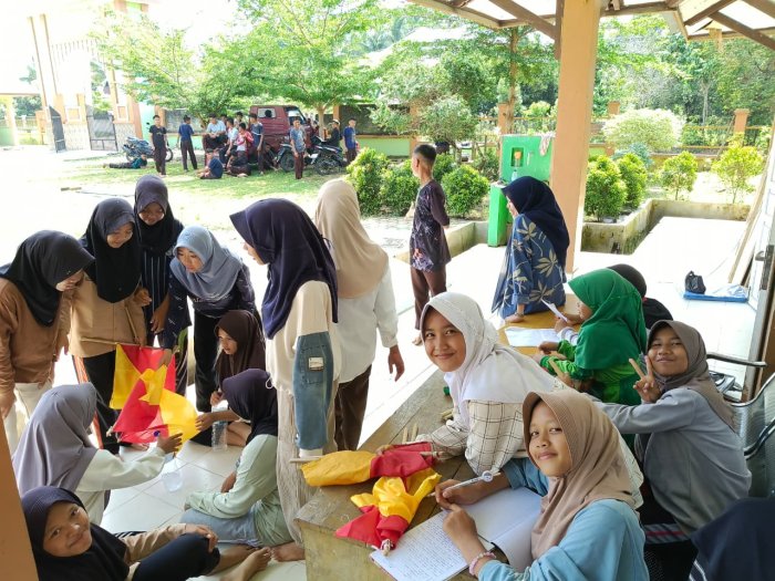 Canda Tawa Hangatkan Istirahat: Kontingen Jamran MTsN 1 Bungo Eratkan Persaudaraan di Latihan Pamungkas Canda Tawa Hangatkan Istirahat: Kontingen Jamran MTsN 1 Bungo Eratkan Persaudaraan di Latihan Pamungkas