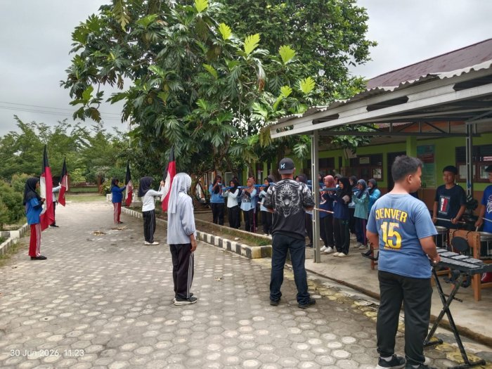 Isi Libur dengan Kegiatan Positif, Drumband MTsN 1 Bungo Tingkatkan Kemampuan Melalui Latihan Intensif