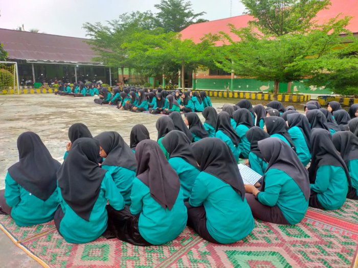 Wirid Yasin Penuh Berkah, Keluarga Besar MTsN 1 Bungo Pererat Ukhuwah di Hari Jumat Wirid Yasin Penuh Berkah, Keluarga Besar MTsN 1 Bungo Pererat Ukhuwah di Hari Jumat