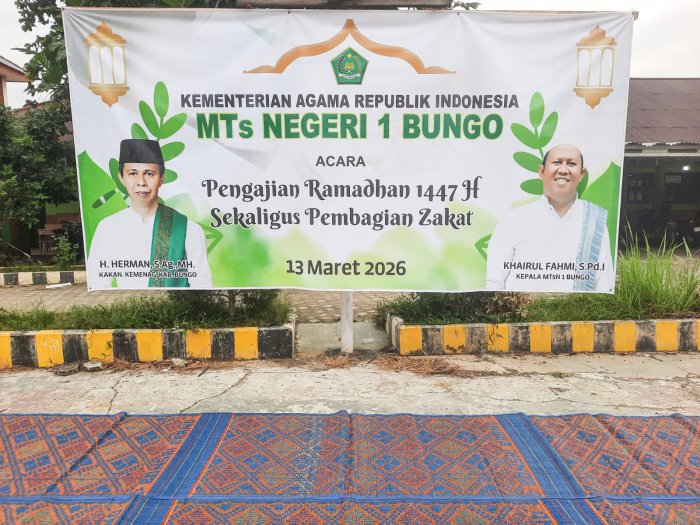 Momentum Ramadan, MTsN 1 Bungo Adakan Pengajian dan Salurkan Zakat Profesi ASN kepada Mustahik Momentum Ramadan, MTsN 1 Bungo Adakan Pengajian dan Salurkan Zakat Profesi ASN kepada Mustahik