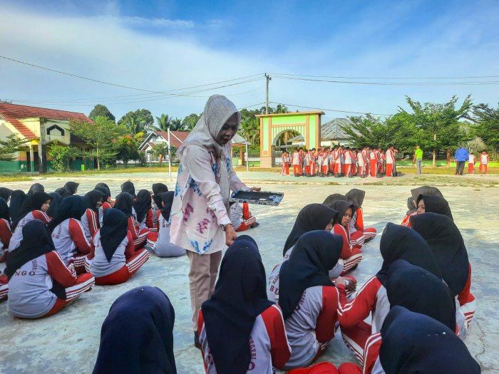 Pembagian TTD untuk Remaja Putri MTsN 1 Bungo: Wujud Kepedulian terhadap Kesehatan Peserta Didik