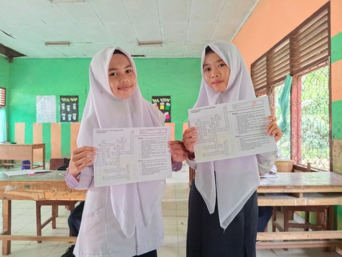Asah Otak Lewat Kotak: Siswa Kelas 7C MTsN 1 Bungo Kerjakan PH IPS Pakai Teka-Teki Silang Asah Otak Lewat Kotak: Siswa Kelas 7C MTsN 1 Bungo Kerjakan PH IPS Pakai Teka-Teki Silang