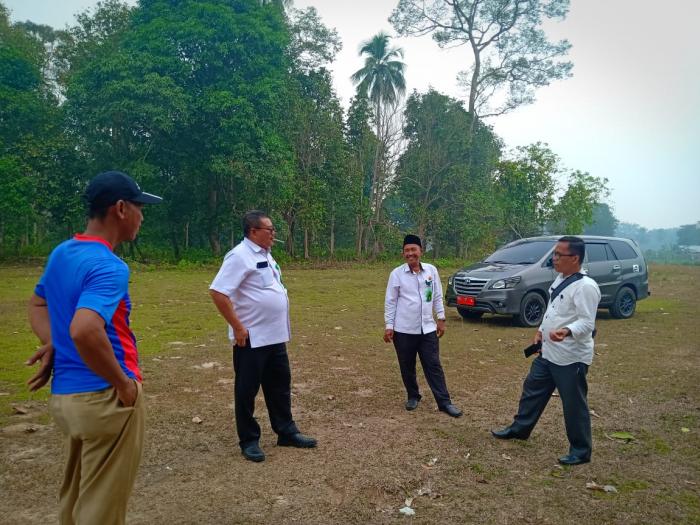 KEPALA KANTOR KEMENTERIAN AGAMA KABUPATEN BUNGO SERTA KASI PENDIDIKAN MADRASAH MENINJAU LOKASI PELAKSANAAN KEMAH AKBAR KE-VI DILINGKUNGAN KEMENTERIAN AGAMA KABUPATEN BUNGO 