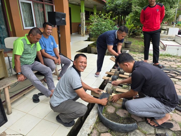 Semangat Gotong Royong Panitia PORSENI 2026 MTsN 1 Bungo, Persiapan Lomba Bakiak Kian Matang Semangat Gotong Royong Panitia PORSENI 2026 MTsN 1 Bungo, Persiapan Lomba Bakiak Kian Matang