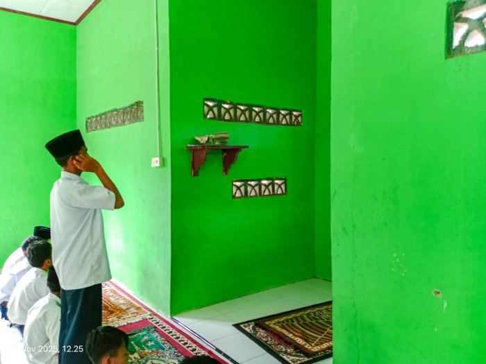 Jadi Muazin Hari Ini, Dirga Firman Ubaid Pimpin Panggilan Salat di MTsN 1 Bungo