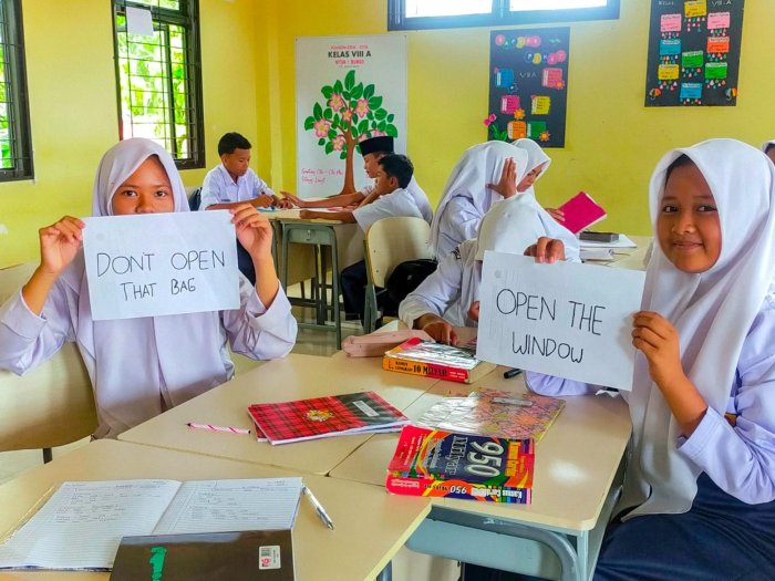 Terapkan Metode Role Playing, Kelas 8 MTsN 1 Bungo Pahami Ungkapan Perintah dan Larangan