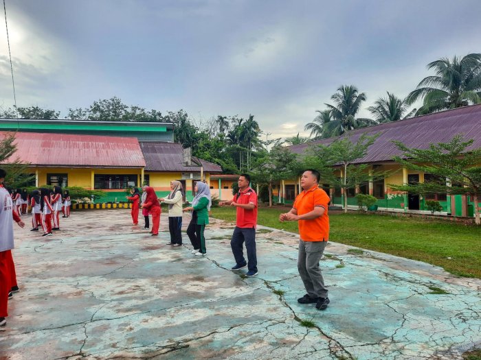 GTK MTsN 1 Bungo Tunjukkan Kekompakan Tinggi, Senam Sehat Jadi Momen Kebersamaan Madrasah
