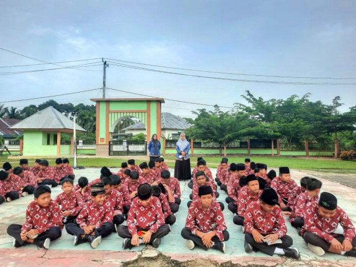Membentuk Generasi Qurani, MTsN 1 Bungo Rutin Melaksanakan Pembiasaan Mengaji Pagi