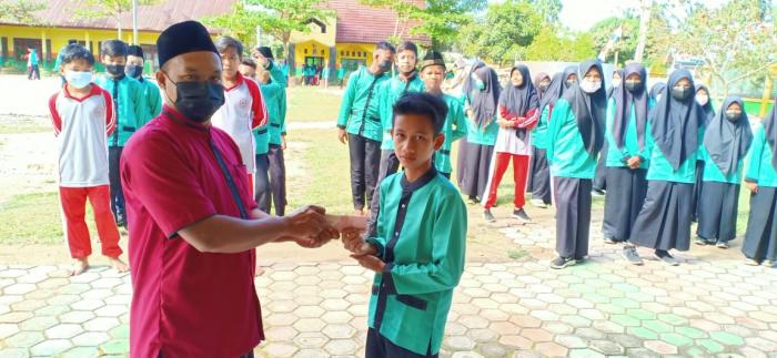 29 Siswa MTsN 1 Bungo Terima Beasiswa PIP 29 Siswa MTsN 1 Bungo Terima Beasiswa PIP