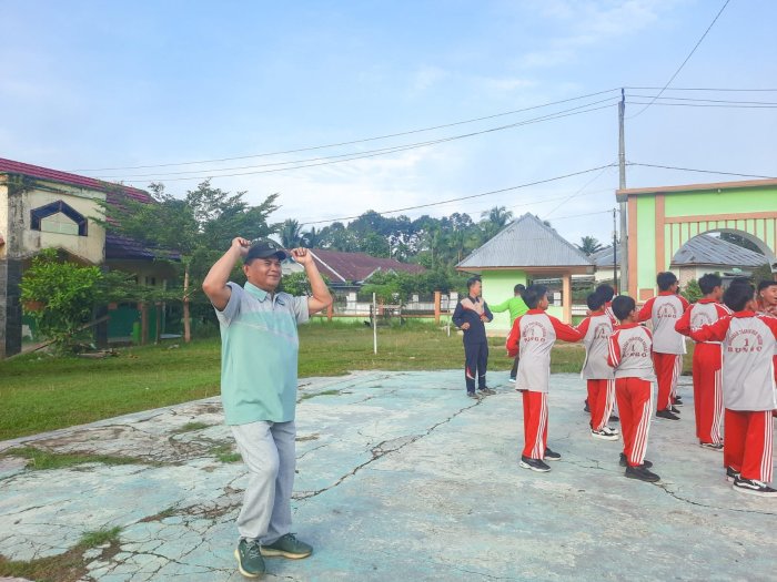 Ikuti Senam Kesehatan Jasmani, H. Afriwal : Sangat Bermanfaat untuk Kesehatan Ikuti Senam Kesehatan Jasmani, H. Afriwal : Sangat Bermanfaat untuk Kesehatan