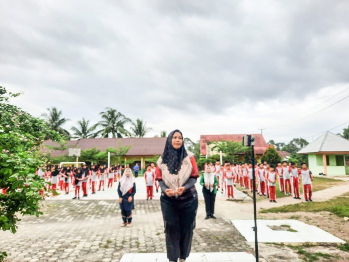 Sabtu Ceria Penuh Energi, MTsN 1 Bungo Gelar Senam Sehat Bersama Sabtu Ceria Penuh Energi, MTsN 1 Bungo Gelar Senam Sehat Bersama