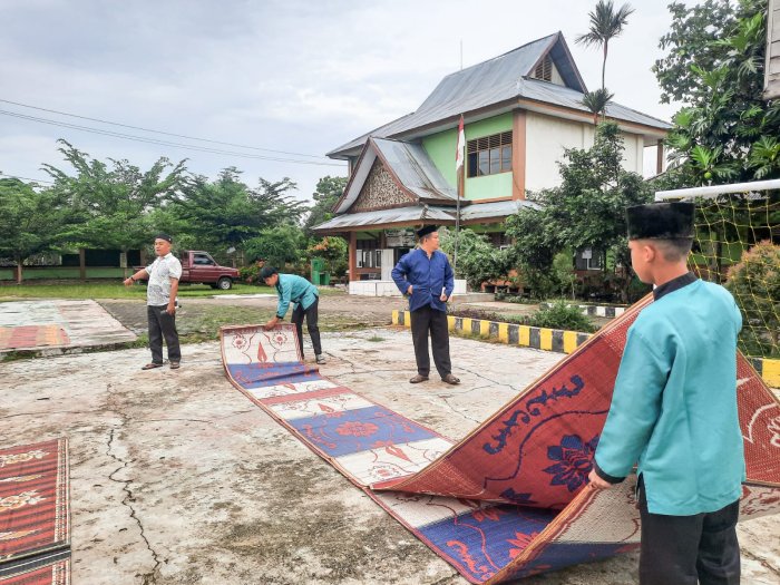 Kepala MTsN 1 Bungo Turun Langsung ke Lapangan, Pastikan Kegiatan Pagi Berjalan Kondusif