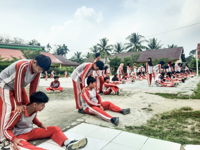 Latihan Fisik Jadi Fondasi Kekompakan, Drum Band MTsN 1 Bungo Kembali Bersemangat Berlatih