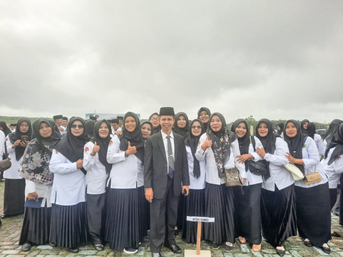 Semarak HAB ke-80 Kemenag RI, MTsN 1 Bungo Tunjukkan Kekompakan di Upacara Tingkat Kabupaten