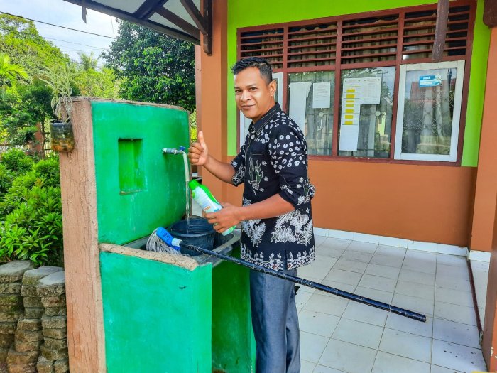 Senantiasa Jaga Kebersihan dan Kerapian dalam Pelayanan: TU MTsN 1 Bungo Lakukan secara Intensif