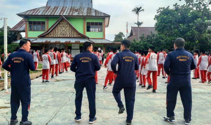 Ikuti SKJ, Kepala MTsN 1 Bungo : Optimalkan Kondisi Fisik GTK dan Peserta Didik Ikuti SKJ, Kepala MTsN 1 Bungo : Optimalkan Kondisi Fisik GTK dan Peserta Didik