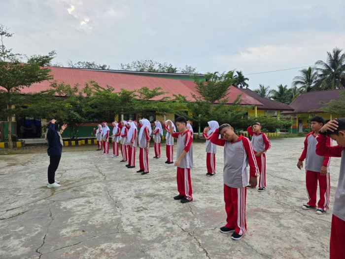 Pemanasan Jadi Kunci, Siswa Kelas VII Antusias Ikuti Praktik PJOK di Lapangan