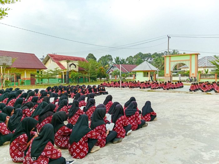 Pembiasaan Pagi: Pengajian Rutin MTsN 1 Bungo Bentuk Karakter Religius Siswa