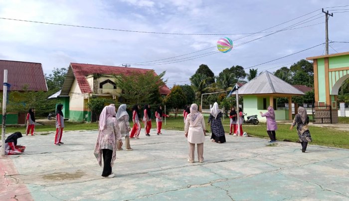 Guru MTsN 1 Bungo Semangat Berlatih Voli Gembira Persiapan HAB ke-80 Kemenag