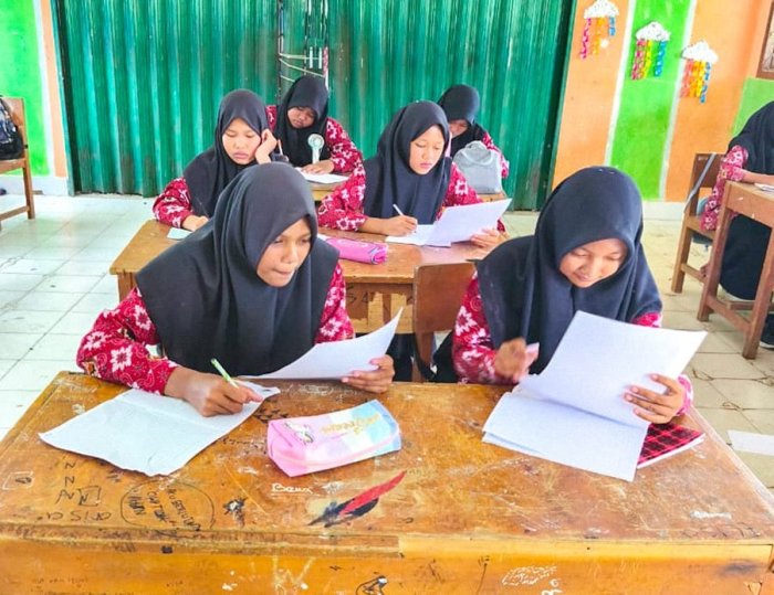 PTS Ganjil TP.2025/2026 Dimulai Hari ini, Kelas 8D : Laksanakan Ujian dengan Kondusif PTS Ganjil TP.2025/2026 Dimulai Hari ini, Kelas 8D : Laksanakan Ujian dengan Kondusif