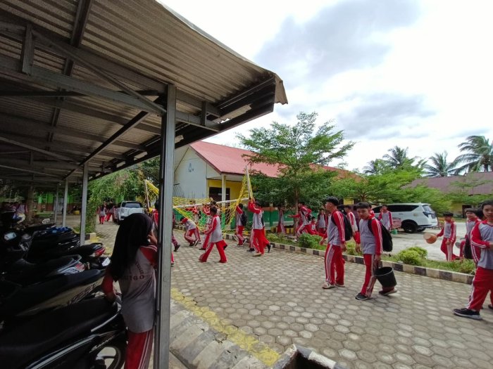 Tuntas dan Penuh Tanggung Jawab! Siswa MTsN 1 Bungo Bahu Membahu Rapikan Fasilitas Usai Gotong Royong