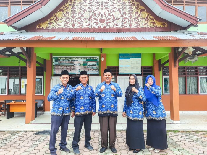 MTsN 1 Bungo Peringati Hari Sumpah Pemuda dengan Penuh Makna