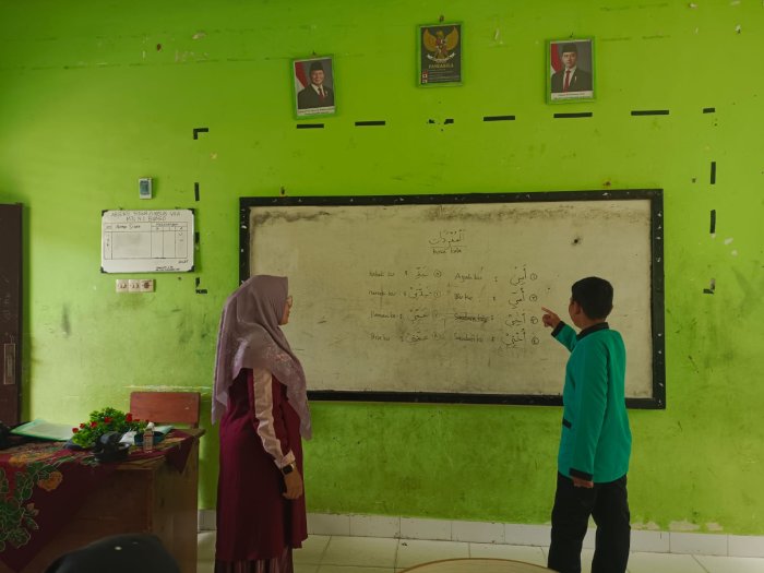 Inovasi Pembelajaran: Guru Bahasa Arab Ajarkan Kosa Kata dengan Menyanyi, Ciptakan Kelas yang Menggembirakan