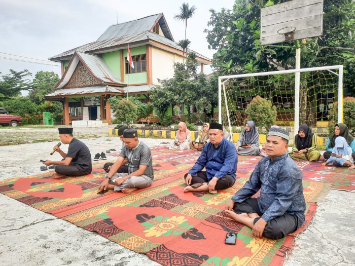 Jumat Penuh Berkah, MTsN 1 Bungo Laksanakan Pembiasaan Pagi Wirid Yasin