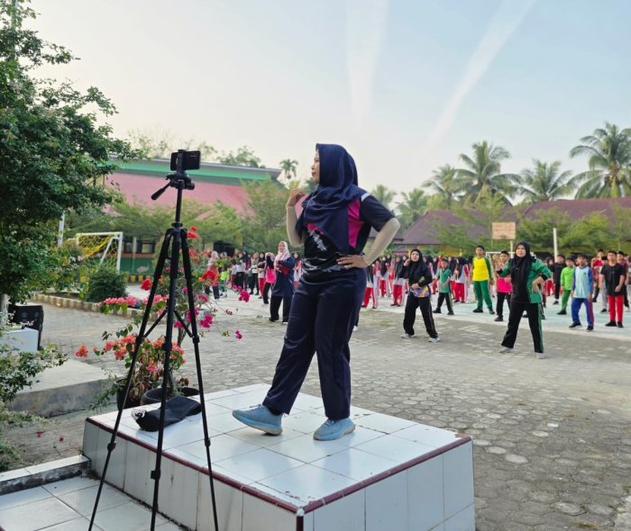 Gerakkan Tubuh, Bangkitkan Semangat! Senam Kesehatan Jasmani Semarak di MTsN 1 Bungo