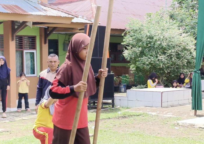 Engrang Kembali Bergema di PORSENI MTsN 1 Bungo, Kearifan Lokal Hidupkan Semangat Generasi Muda Engrang Kembali Bergema di PORSENI MTsN 1 Bungo, Kearifan Lokal Hidupkan Semangat Generasi Muda