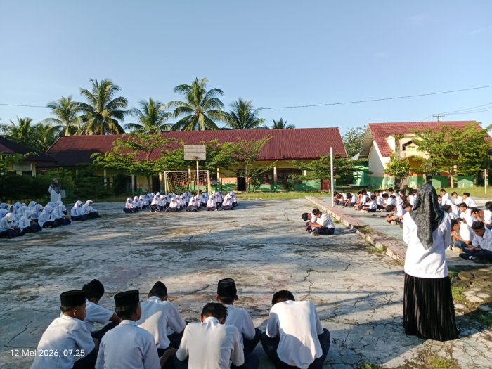 Pengajian Pagi Jadi Agenda Rutin MTsN 1 Bungo dalam Membentuk Karakter Religius Pengajian Pagi Jadi Agenda Rutin MTsN 1 Bungo dalam Membentuk Karakter Religius