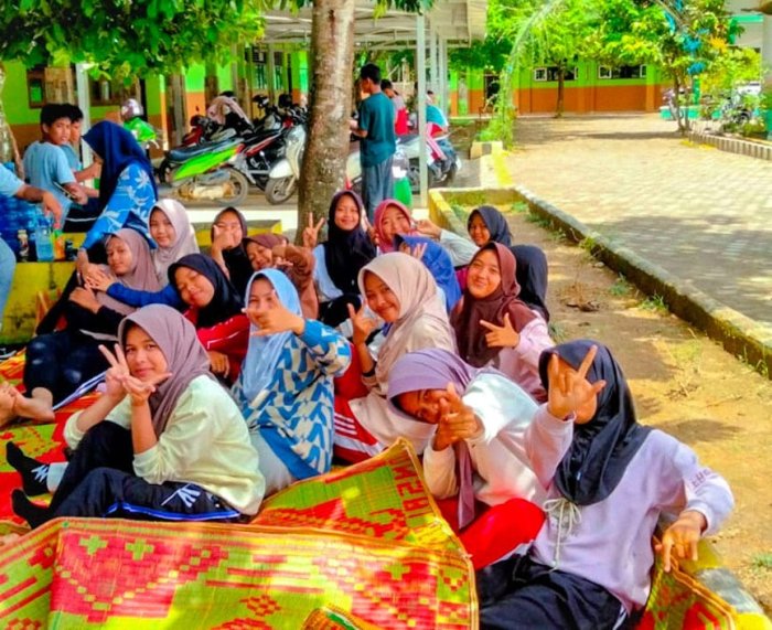 Suasana Penuh Keceriaan Anggota Pramuka Madtsanesa Terpancar Saat Ishoma