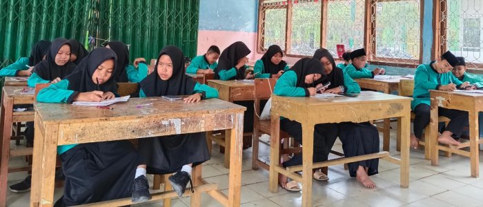 Mengoptimalkan Gawai di Ruang Kelas: Manfaat dan Tantangan Penggunaan HP dalam Pembelajaran