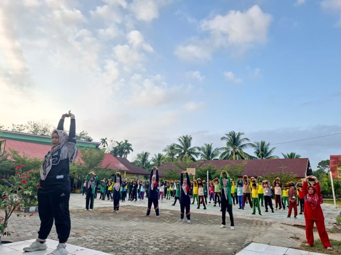 Semangat Pagi Warnai Hari Kedua MATAMUDA 2026, Senam Kesehatan Jasmani MTsN 1 Bungo Bangkitkan Energi Murid Baru