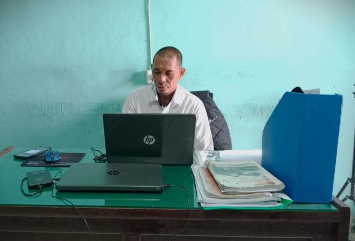 Komitmen Transparansi, Bendahara MTsN 1 Bungo Sigap dalam Pelaporan Keuangan