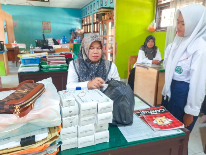 UKS MTsN 1 Bungo Penuhi Layanan Obat bagi Siswa yang Sakit UKS MTsN 1 Bungo Penuhi Layanan Obat bagi Siswa yang Sakit