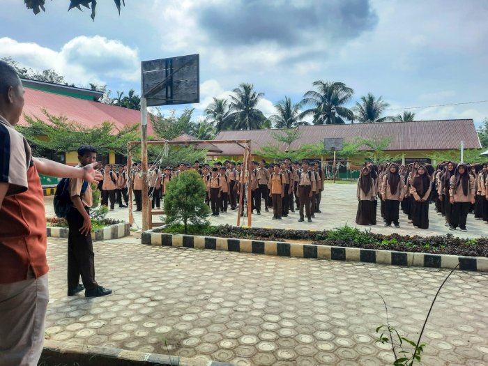 Wakasis Berikan Arahan Penting kepada Ratusan Peserta Didik: Tegaskan Disiplin Kebersihan Sebelum Pulang