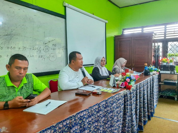 MTsN 1 Bungo Fokus Tuntaskan E-Kinerja Triwulan IV dan Tahunan dalam Rapat Akhir Semester