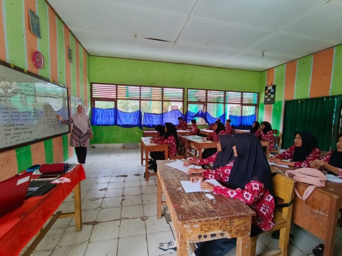Lestarikan Budaya Lokal, Siswa Kelas 8D MTsN 1 Bungo Semangat Mengenal Lagu Daerah Bersama Ibu Elfira Lestarikan Budaya Lokal, Siswa Kelas 8D MTsN 1 Bungo Semangat Mengenal Lagu Daerah Bersama Ibu Elfira