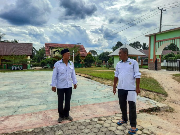 Komando Siap! Pak Chandra Tegaskan Kesiapan Optimal Jelang Upacara HGN 2025 MTsN 1 Bungo Komando Siap! Pak Chandra Tegaskan Kesiapan Optimal Jelang Upacara HGN 2025 MTsN 1 Bungo