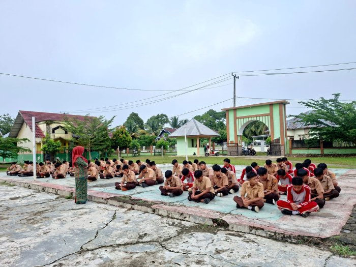 Arahan Penuh Makna Usai Pengajian Pagi, Ibu Fadila Tekankan Keseriusan Demi Raih Hasil Maksimal Arahan Penuh Makna Usai Pengajian Pagi, Ibu Fadila Tekankan Keseriusan Demi Raih Hasil Maksimal