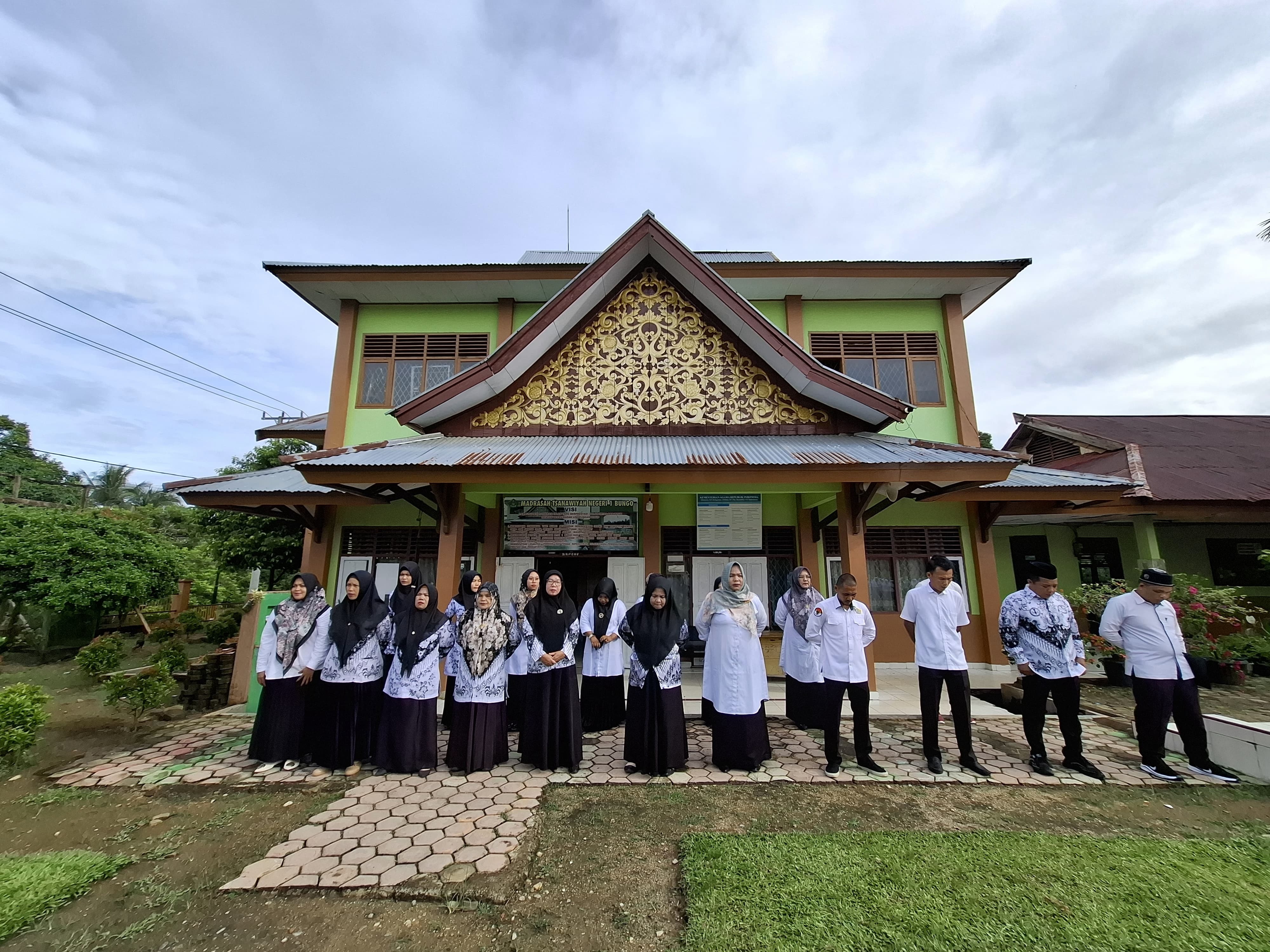 MTs Negeri 1 Bungo Gelar Upacara Peringatan Hari Guru Nasional tahun 2024 MTs Negeri 1 Bungo Gelar Upacara Peringatan Hari Guru Nasional tahun 2024
