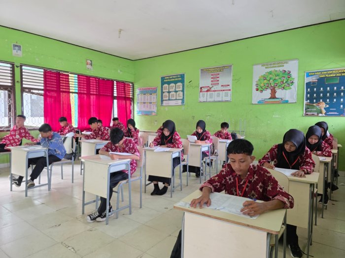 Hari Terakhir Ujian Madrasah MTsN 1 Bungo Berlangsung Lancar, Siswa Tampil Percaya Diri Hari Terakhir Ujian Madrasah MTsN 1 Bungo Berlangsung Lancar, Siswa Tampil Percaya Diri