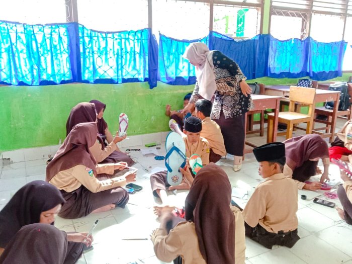 Pembelajaran Seni Budaya Kelas VIII MTsN 1 Bungo: Menggambar Model dengan Media Sandal Jepit