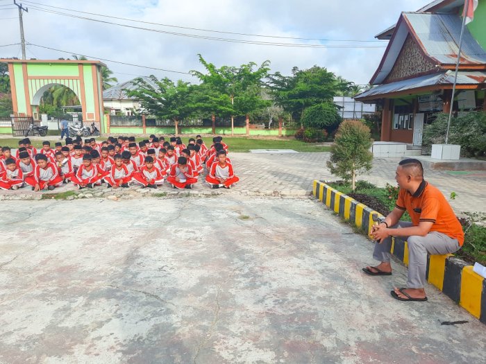 Waka Kesiswaan Ingatkan Pentingnya Menjaga Adab dan Perilaku Waka Kesiswaan Ingatkan Pentingnya Menjaga Adab dan Perilaku