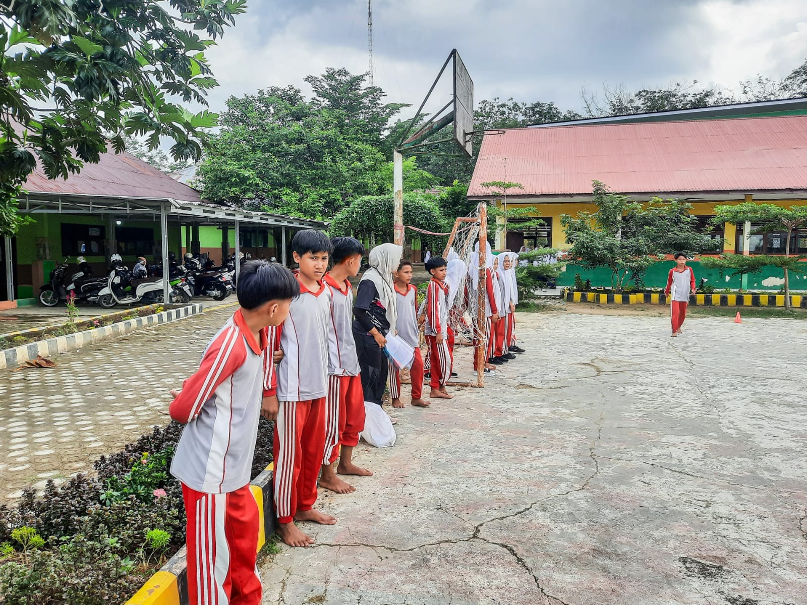 MTsN 1 Bungo Implementasikan SE Sekjen Kemenag RI No. 01 Tahun 2025, Berikut Isinya! MTsN 1 Bungo Implementasikan SE Sekjen Kemenag RI No. 01 Tahun 2025, Berikut Isinya!